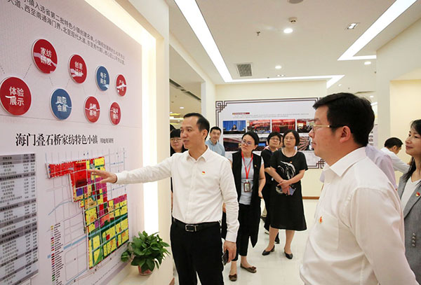 海門全市“兩新”黨組織書記參觀黨群服務(wù)中心(圖1) 海門全市“兩新”黨組織書記參觀黨群服務(wù)中心