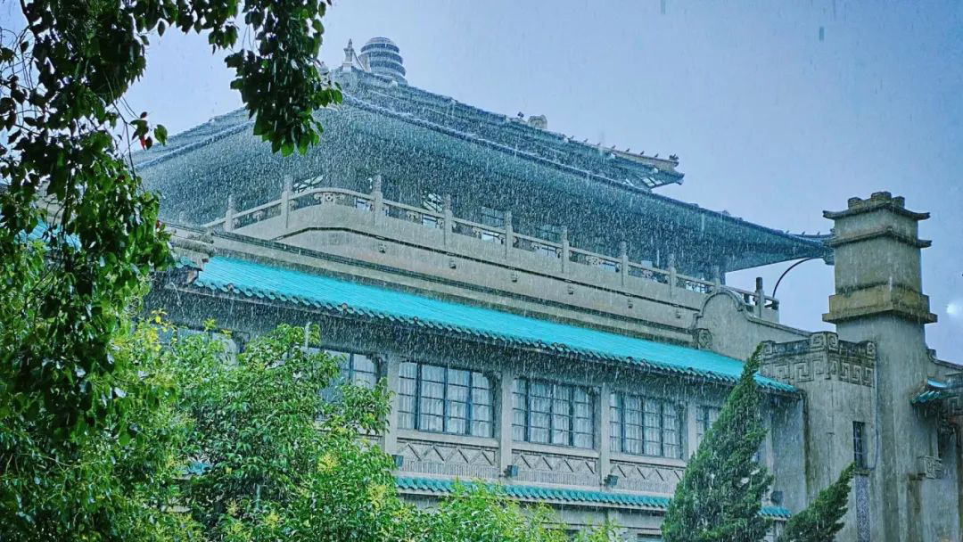 晝晷已云極，宵漏自此長。珞珈清景是微涼(圖14)