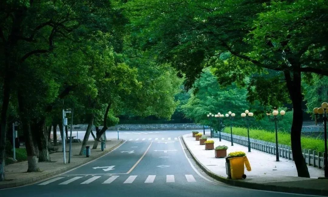 晝晷已云極，宵漏自此長。珞珈清景是微涼(圖5)