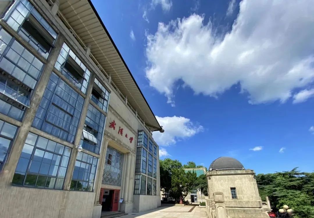 晝晷已云極，宵漏自此長。珞珈清景是微涼(圖8)