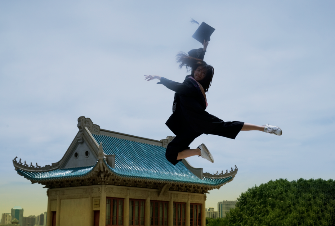 晝晷已云極，宵漏自此長。珞珈清景是微涼(圖18)