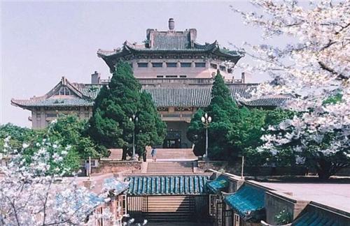 武漢大學多舉并措深入推進研究生黨史學習教育走深走新走實